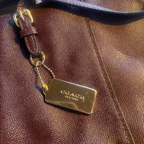 ๐ Coach Turnlock Tote โ Burgundy Crossgrain Leather ๐ - Picture 3 of 8